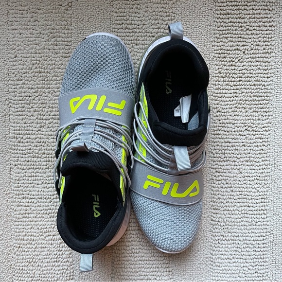 FILA Fantastiq 2 Running Shoe Sneaker Size 5.5 EUC Unisex Lightweight - Picture 1 of 11